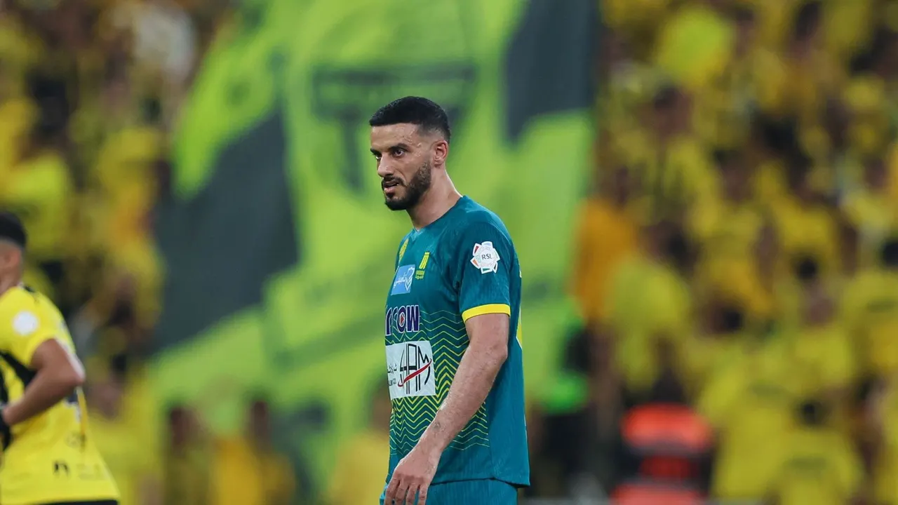 فيديو: “يشبه بويول”.. عمر السومة يختار أفضل مدافع في الدوري السعودي